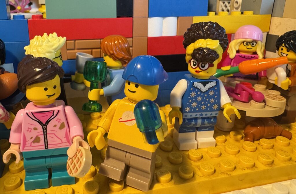 Wapke kijkt naar spelende kinderen op het familiefeestje
