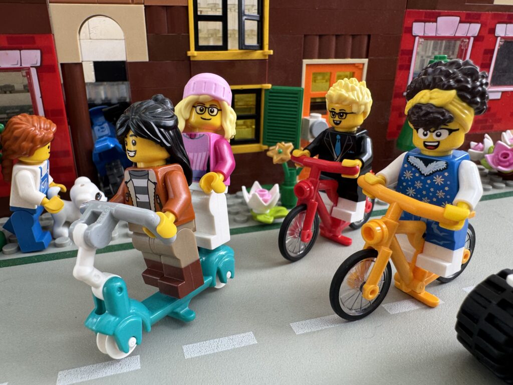 Topdag! We fietsen met het gezin naar het corso.